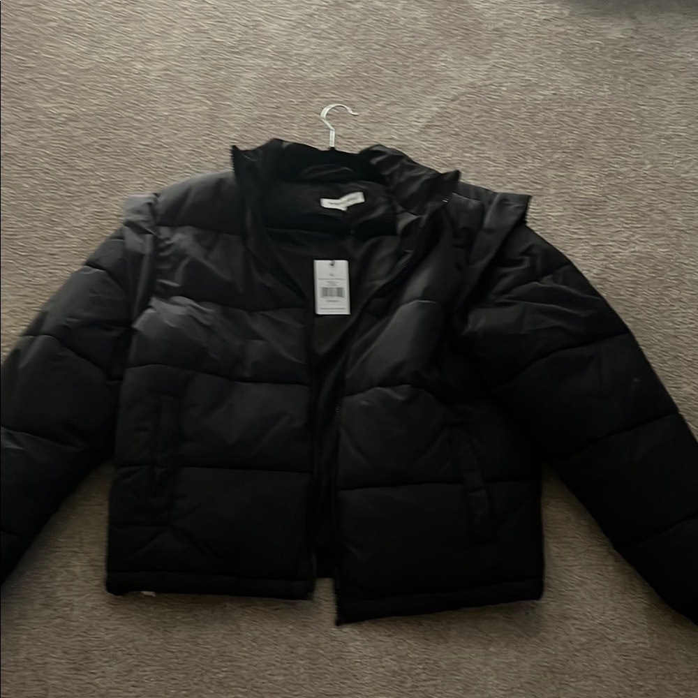NWT, WeWoreWhat Midnight Black
With detachable sleeves, can also be a vest